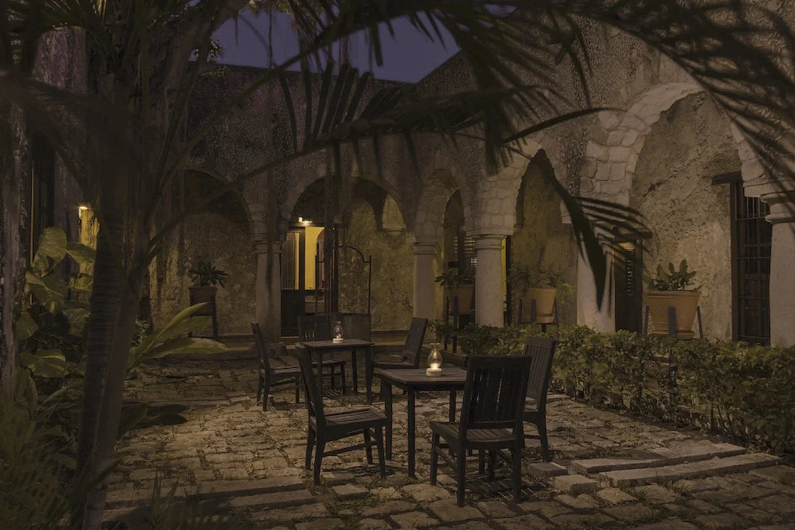 Patio de Hacienda Puerta Campeche, junto a la Puerta de Tierra, a pasos del centro histórico