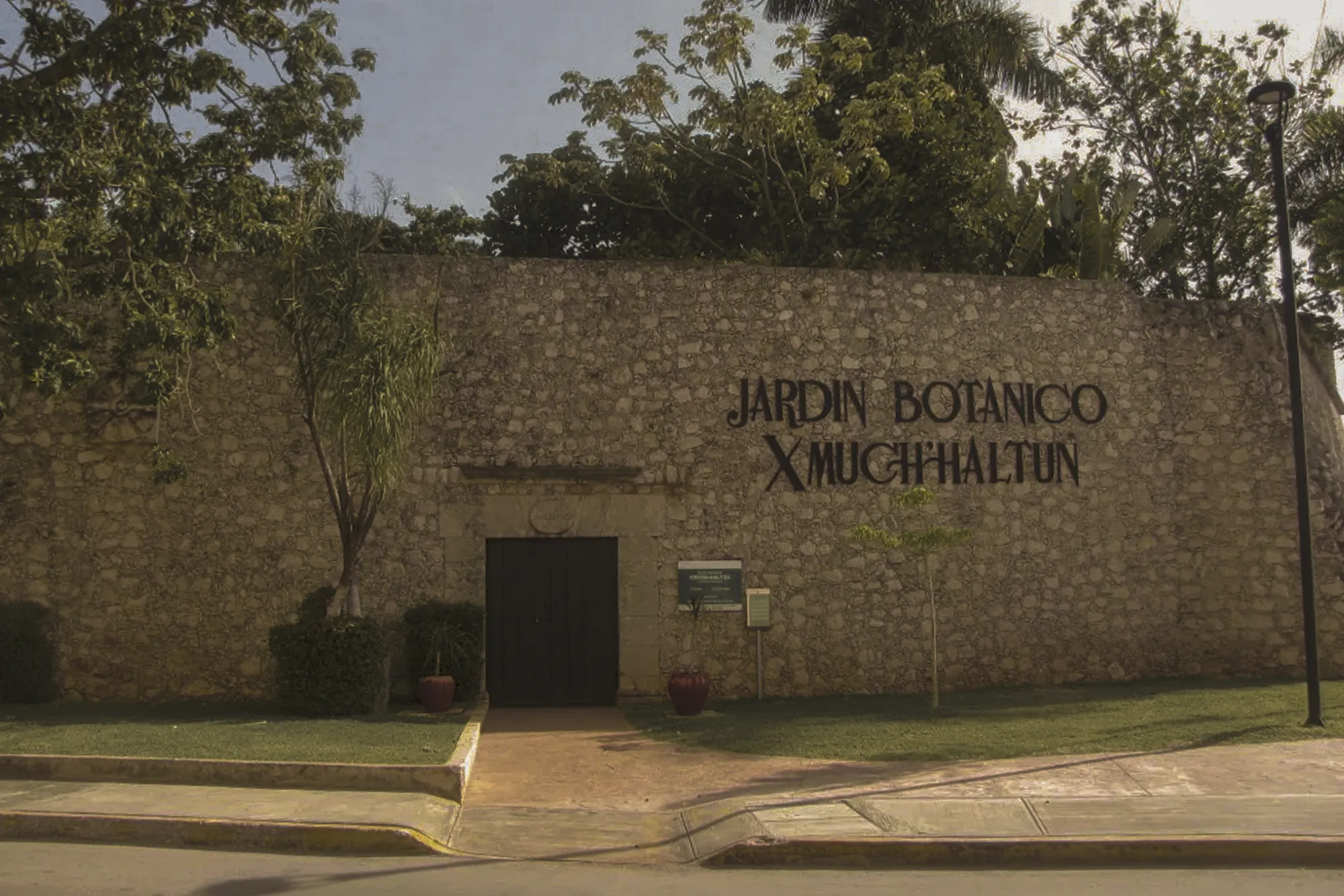 El Baluarte de Santiago, reconstruido en los años cincuenta, en el circuito del recinto de Campeche