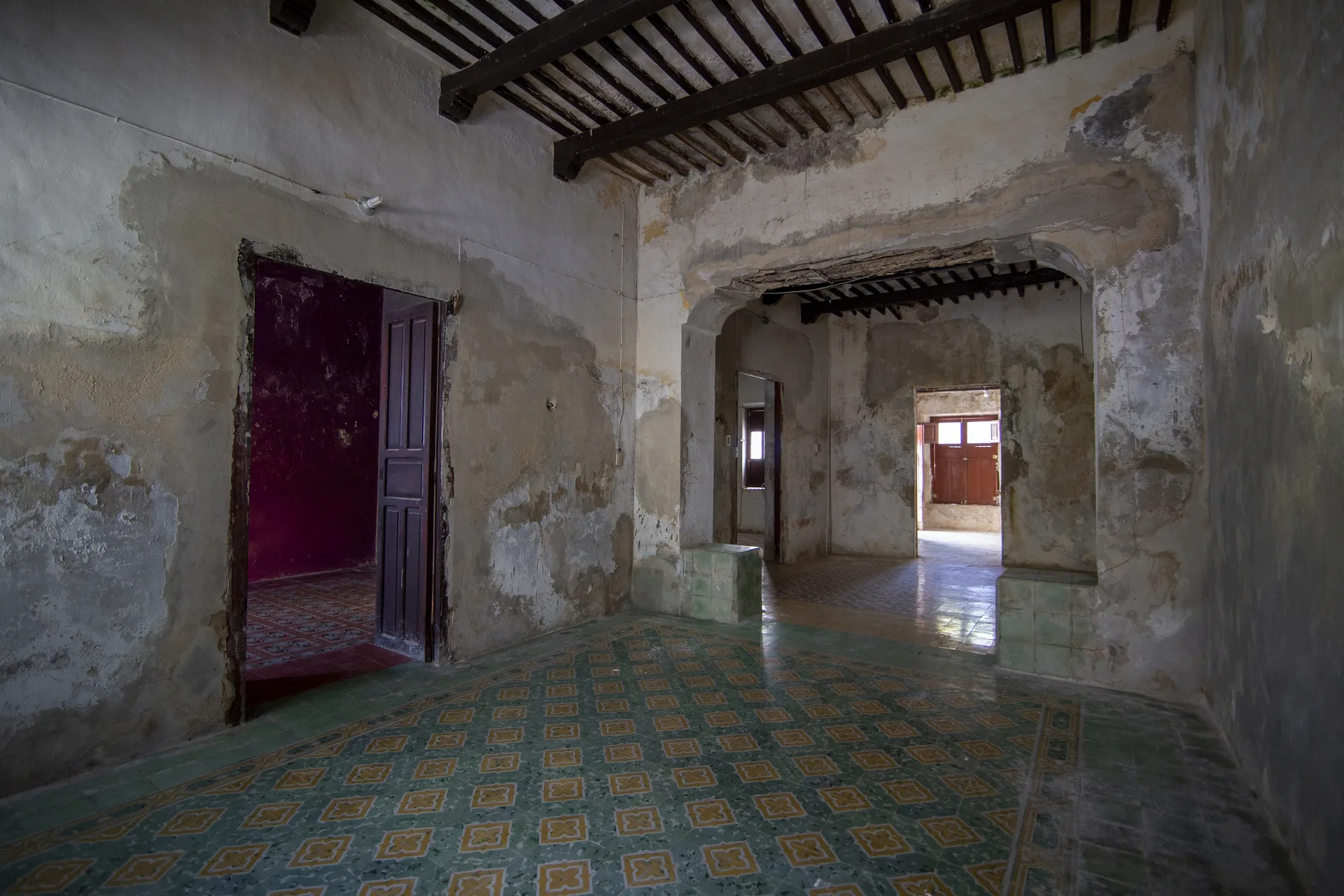 Sala principal de La Casa Verde antes de la restauración, Campeche