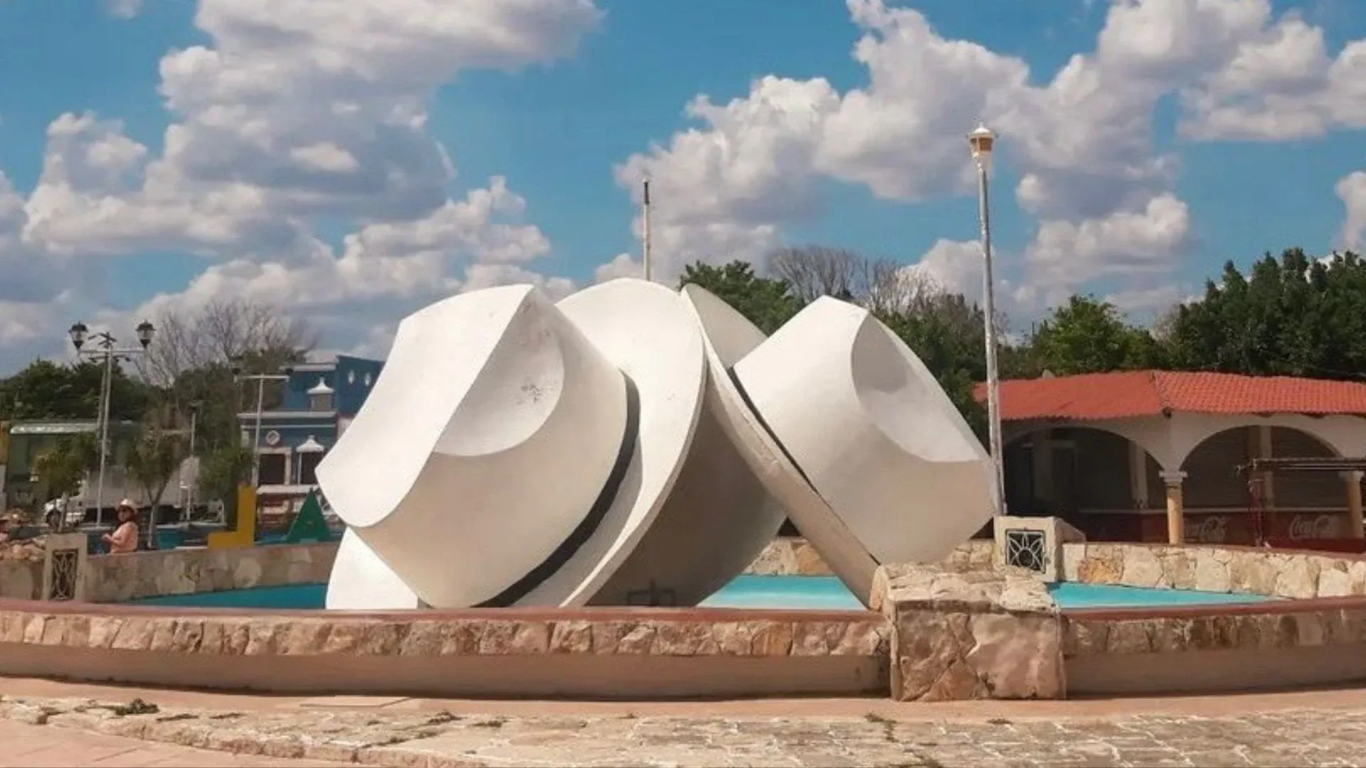 The sombrero monument in Becal, town of the jipijapa hat