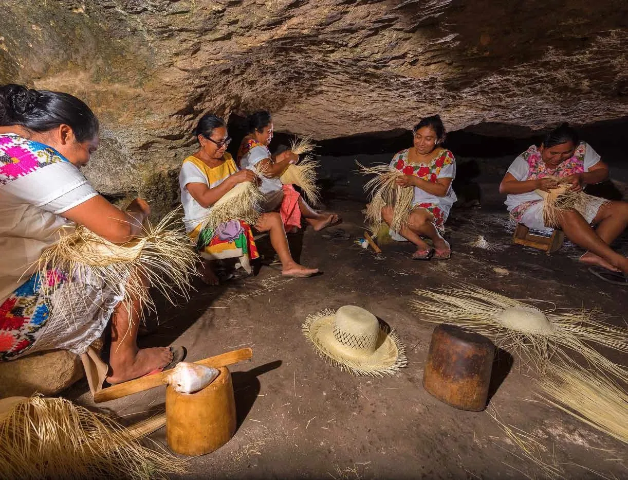 Weaving jipijapa hats in the caves of Becal, Campeche