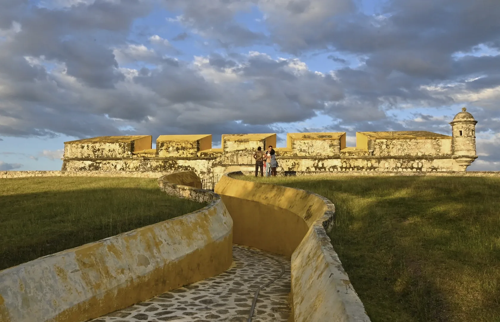 El Fuerte de San José el Alto sobre la ciudad de Campeche
